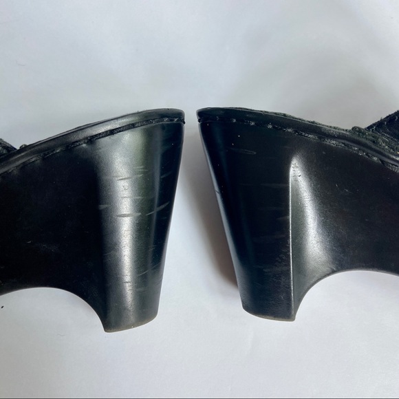 BORN BLACK HEELED LEATHER CLOGS W/ STRAP SIZE 7 - Picture 13 of 14